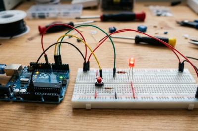 Arduino Kit Explained (101 Ultimate Guide): What You Get, How It Works, and What You Can Build